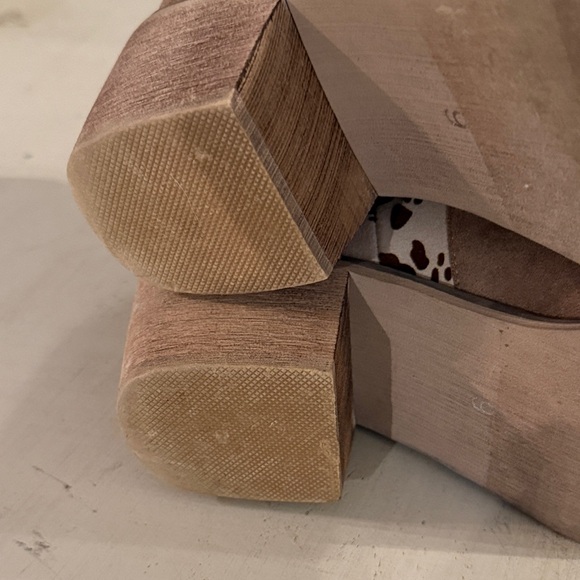 Pierre Dumas Tan Ankle Women’s Boots Cow Print Size 9 - Picture 10 of 12